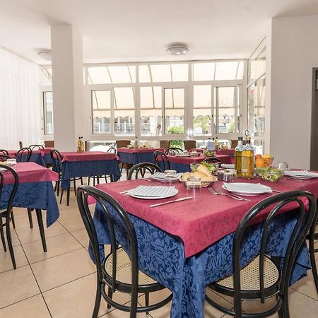 רימיני Hotel Villa Isola מראה חיצוני תמונה