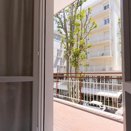 רימיני Hotel Villa Isola מראה חיצוני תמונה