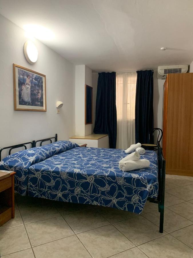 רימיני Hotel Villa Isola מראה חיצוני תמונה