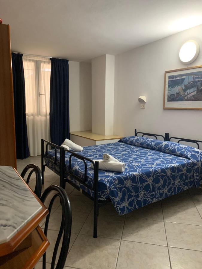 רימיני Hotel Villa Isola מראה חיצוני תמונה