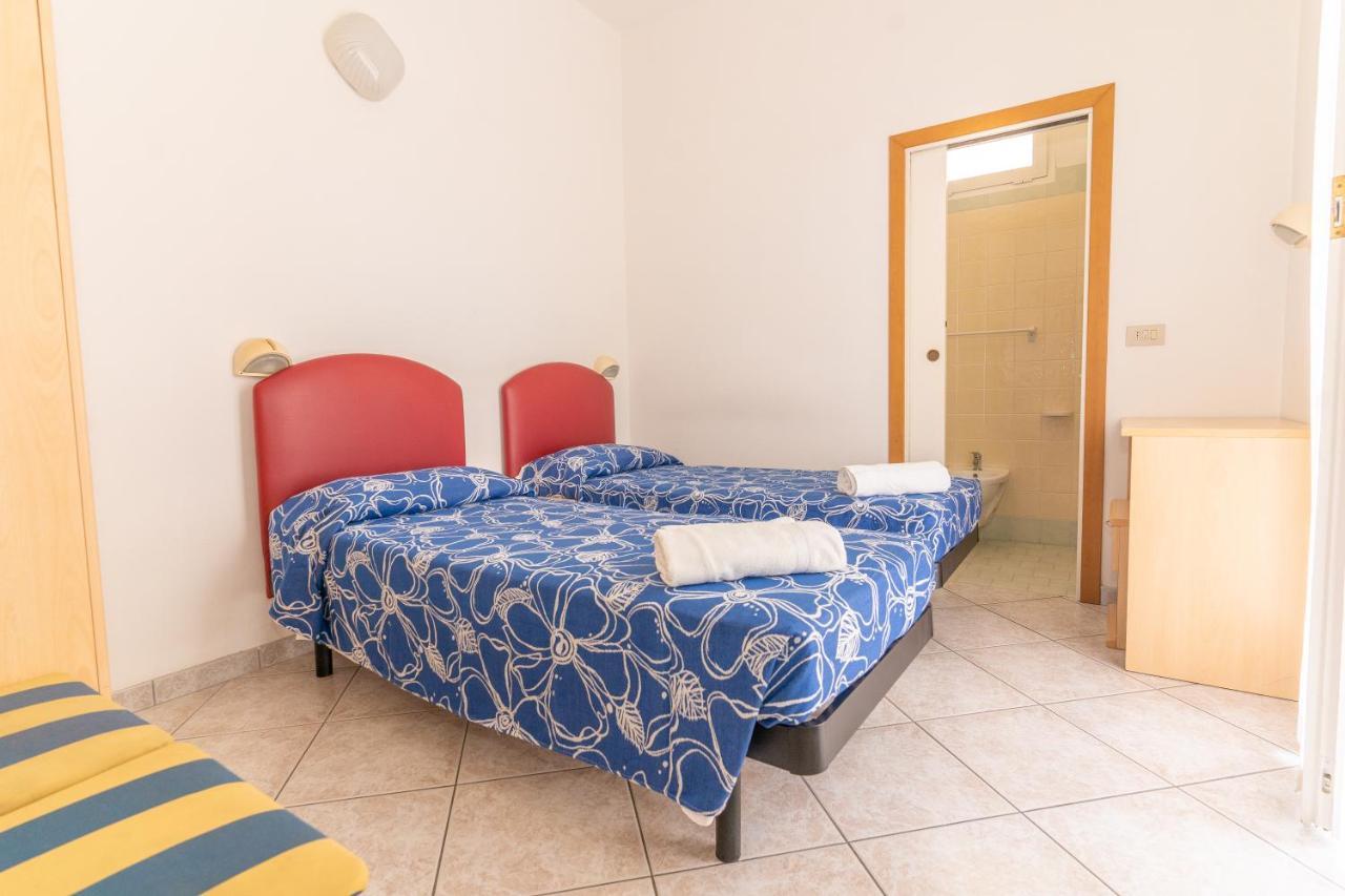 רימיני Hotel Villa Isola מראה חיצוני תמונה