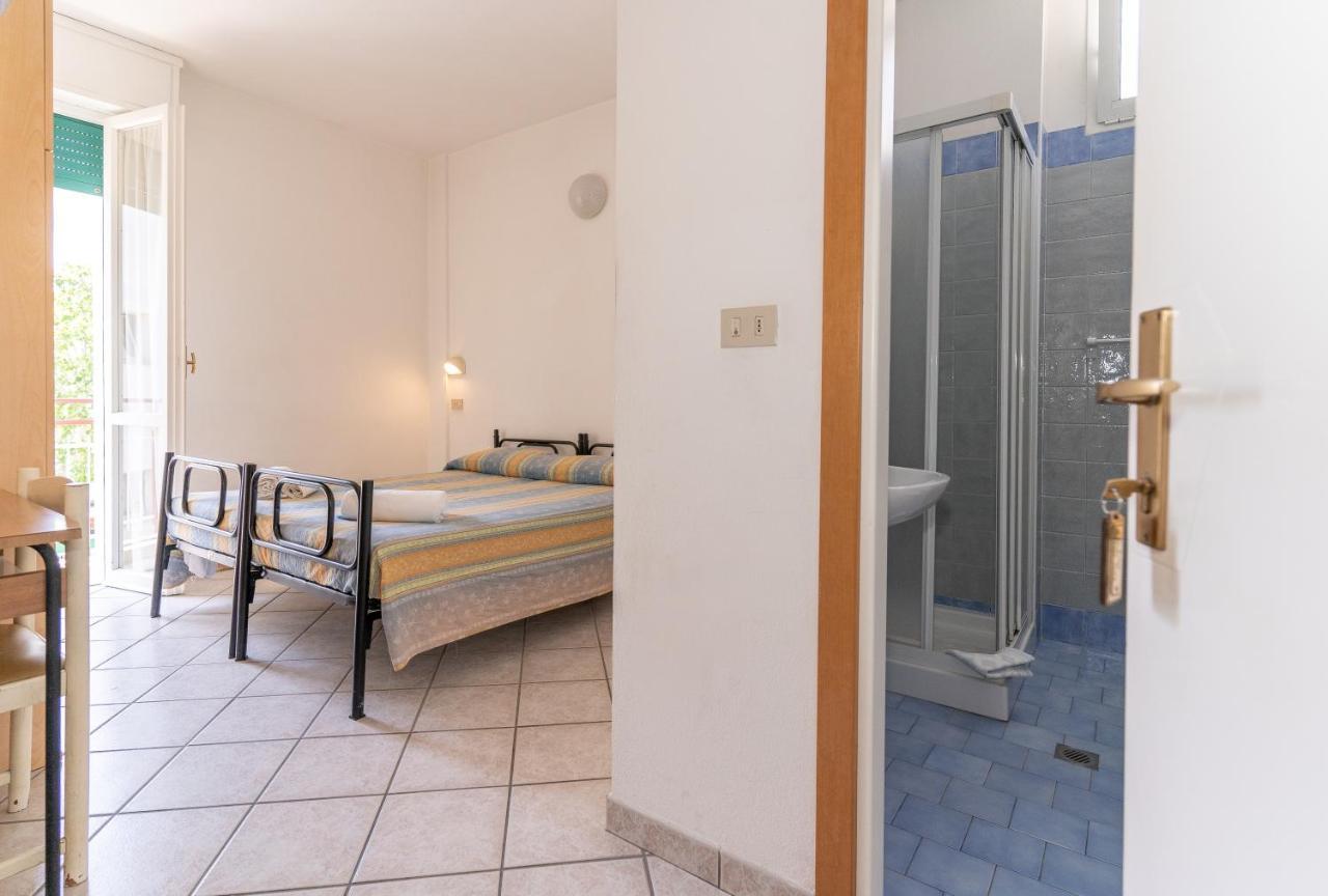 רימיני Hotel Villa Isola מראה חיצוני תמונה